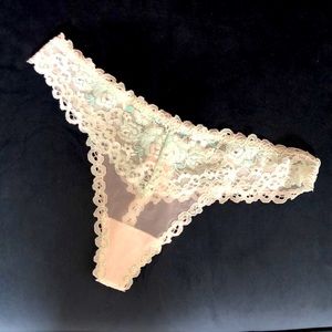 NWT Victoria’s Secret Blue and White Lace Thong. size M.